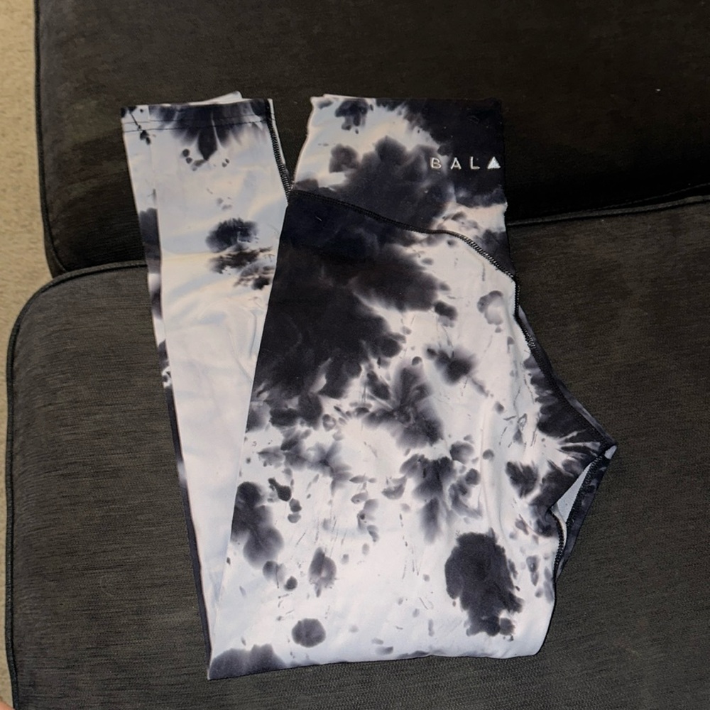 Balance athletica tie dye leggings - black and white size M